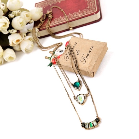 Jewelry - Enchanting Emerald Layer Necklace! New